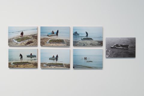 Translacions. Herba flotant al mar [Documentació de l'acció realitzada el novembre de 1973 a Premià de Mar, Espanya]