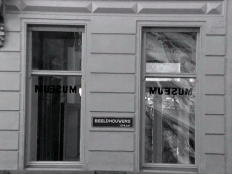 3681_002_pub--imatge-marcel-broodthaers-musee-dart-du-xviie-siecle