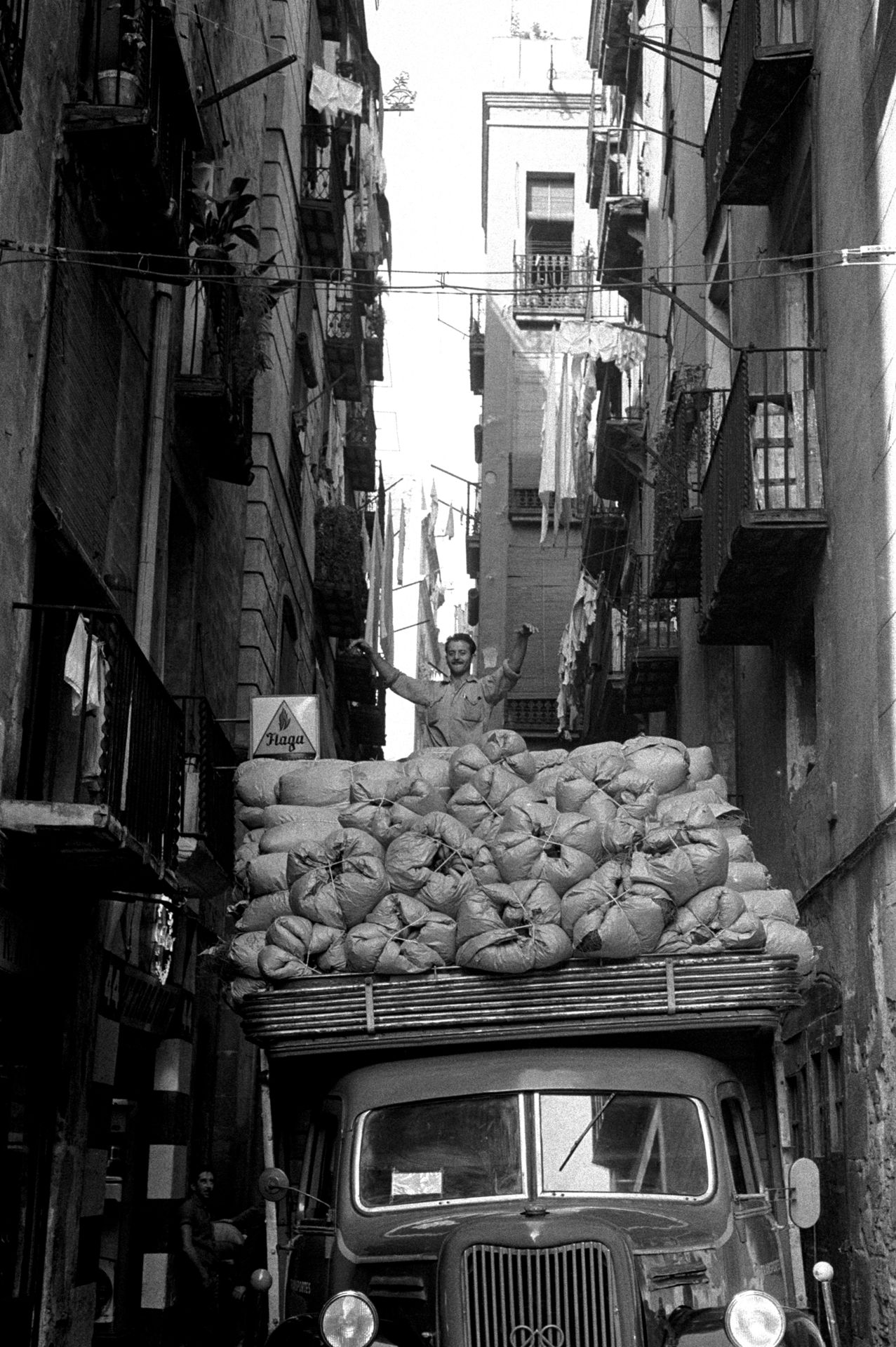 [4380_001_pub / Imatge] Barcelona, 1962. Sèrie: "Barcelona Blanc i Negre"