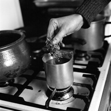 Relacions. Relació del cos amb elements naturals en accions quotidianes. Fer una infusió