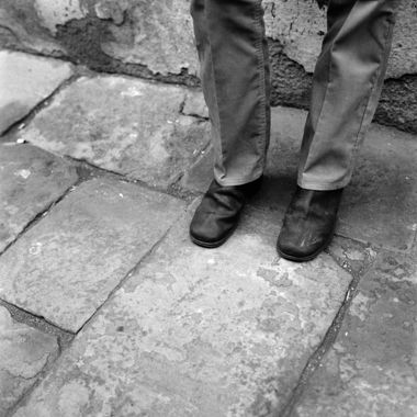 Relacions. Relació del cos amb elements naturals en accions quotidianes. Tocar pedra