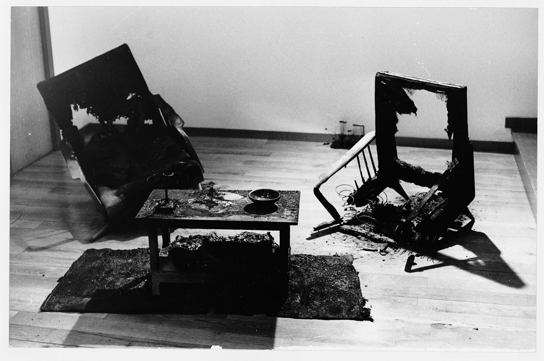 6249_004_hist--imatge-everybodys-house-is-burning