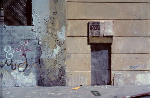 #588. Calle Cadena con Sant Josep Oriol, 7 abril, 2000. Sèrie: La Dalia Blanca